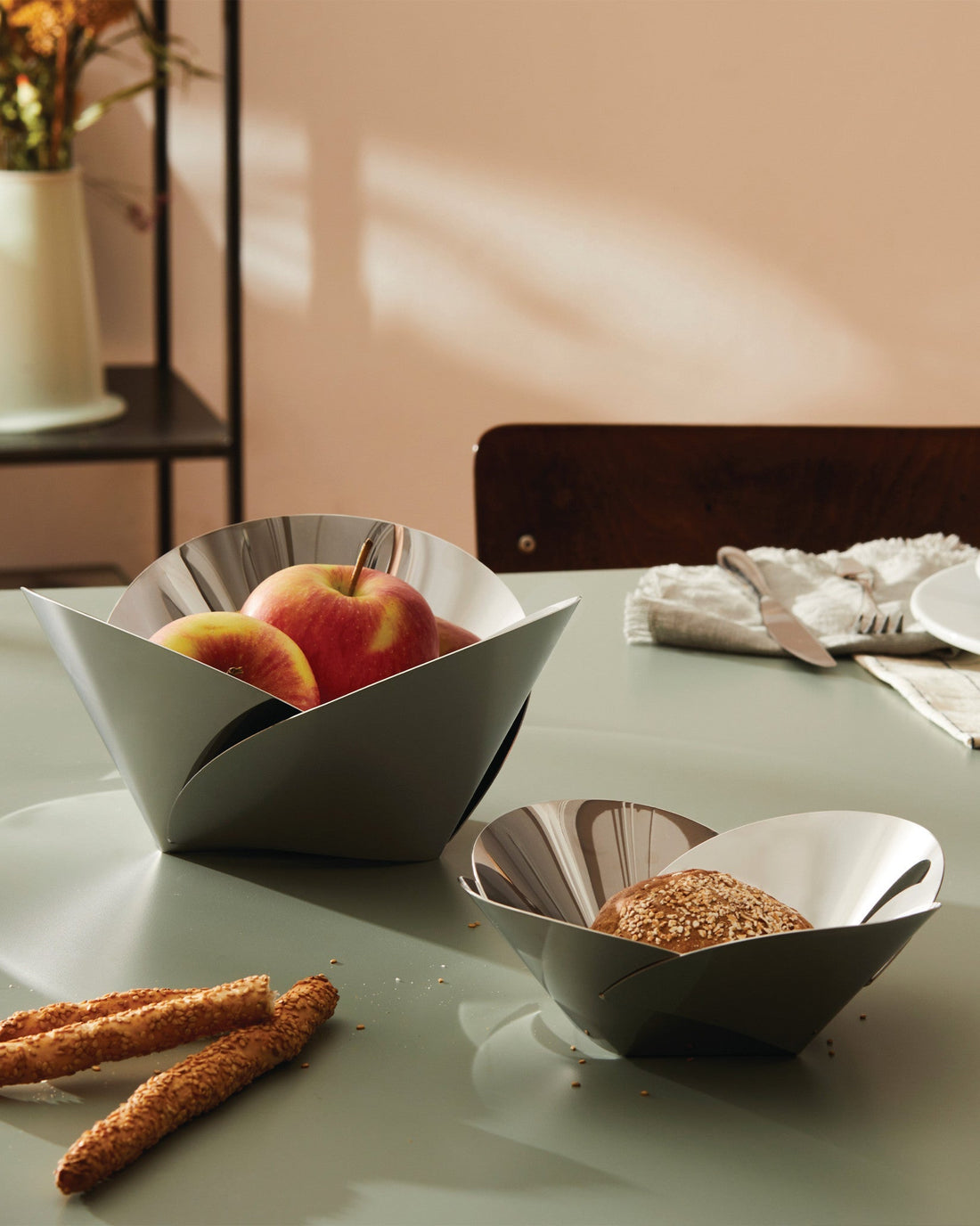 Is Your Fruit Bowl Ruining Your Kitchen Vibe? How to Choose a Bowl That's Both Pretty and Practical